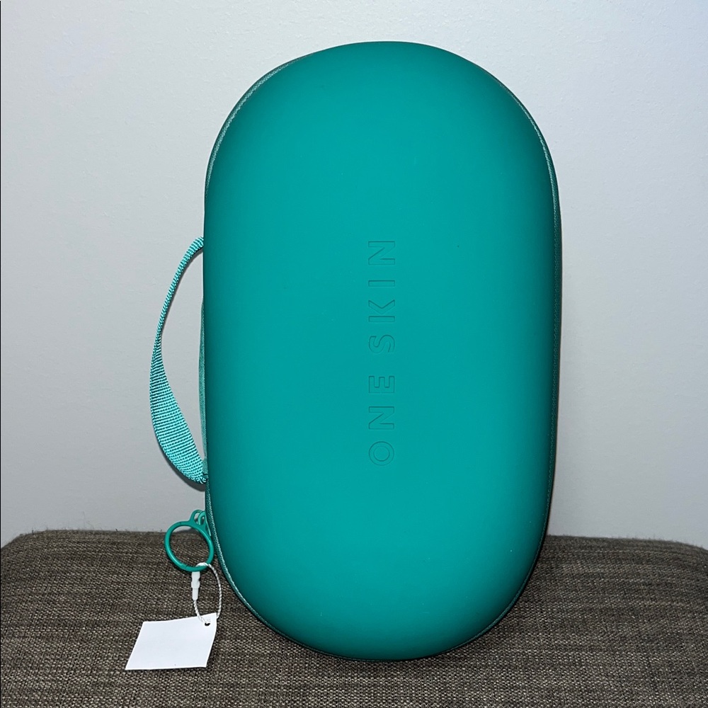 One Skin Teal Cosmetic Bag - Picture 10 of 10